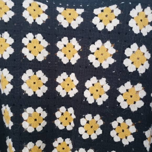Industry Black and Yellow grannysquare Floral Knit Sweater L - Picture 7 of 9